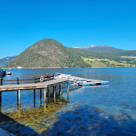Nedre Amla Fjord Apartment Kaupanger Esterno foto