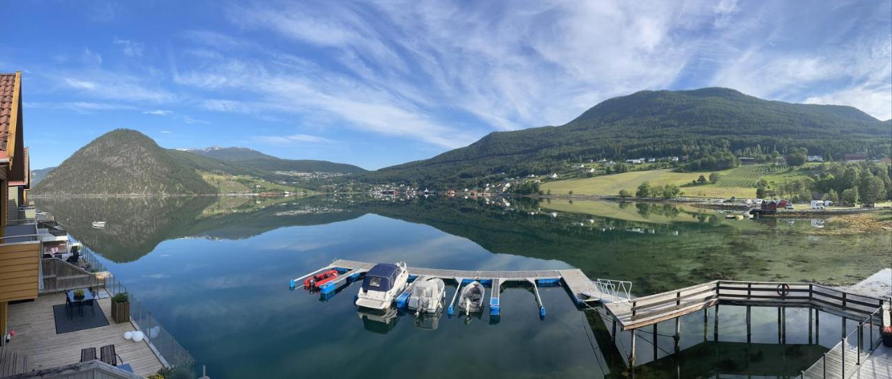 Nedre Amla Fjord Apartment Kaupanger Esterno foto