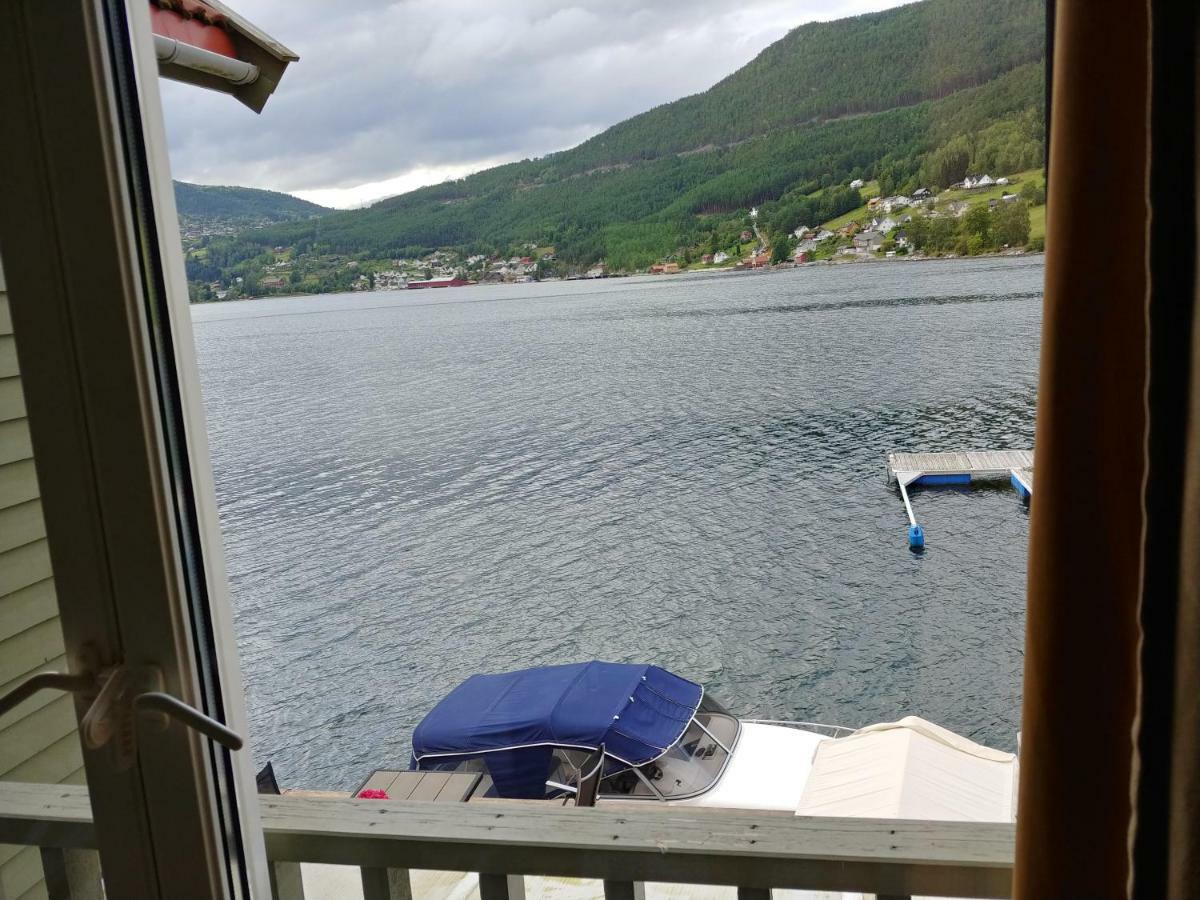 Nedre Amla Fjord Apartment Kaupanger Esterno foto
