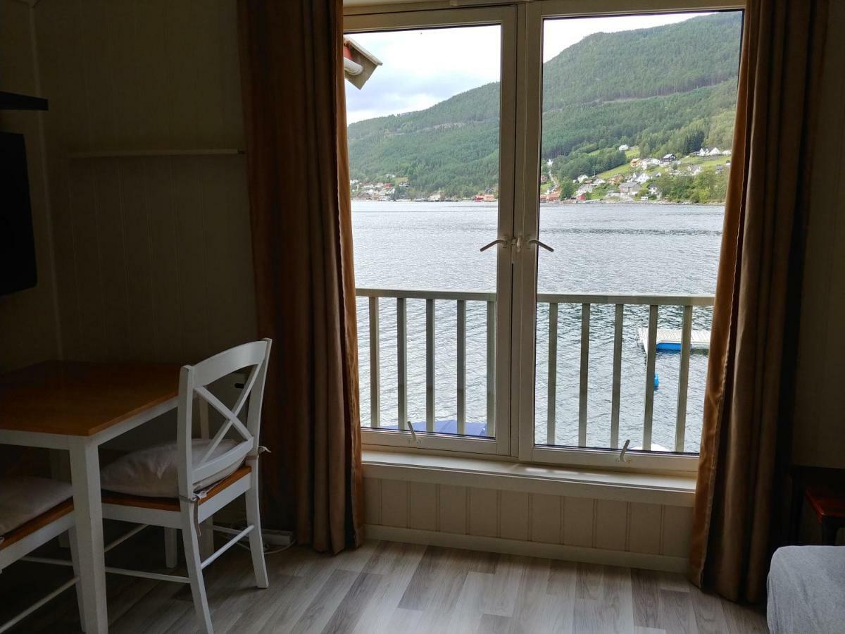 Nedre Amla Fjord Apartment Kaupanger Esterno foto