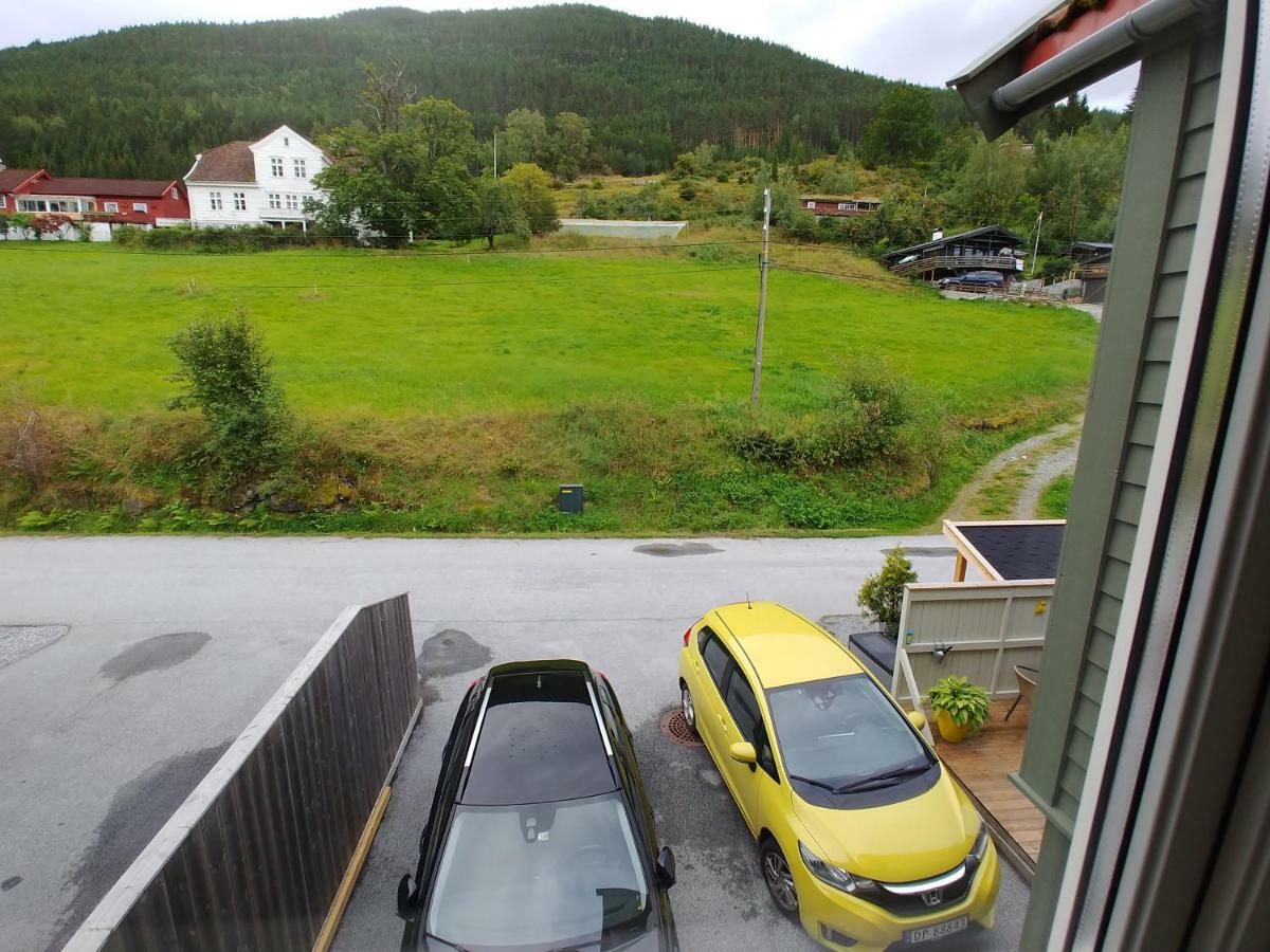 Nedre Amla Fjord Apartment Kaupanger Esterno foto